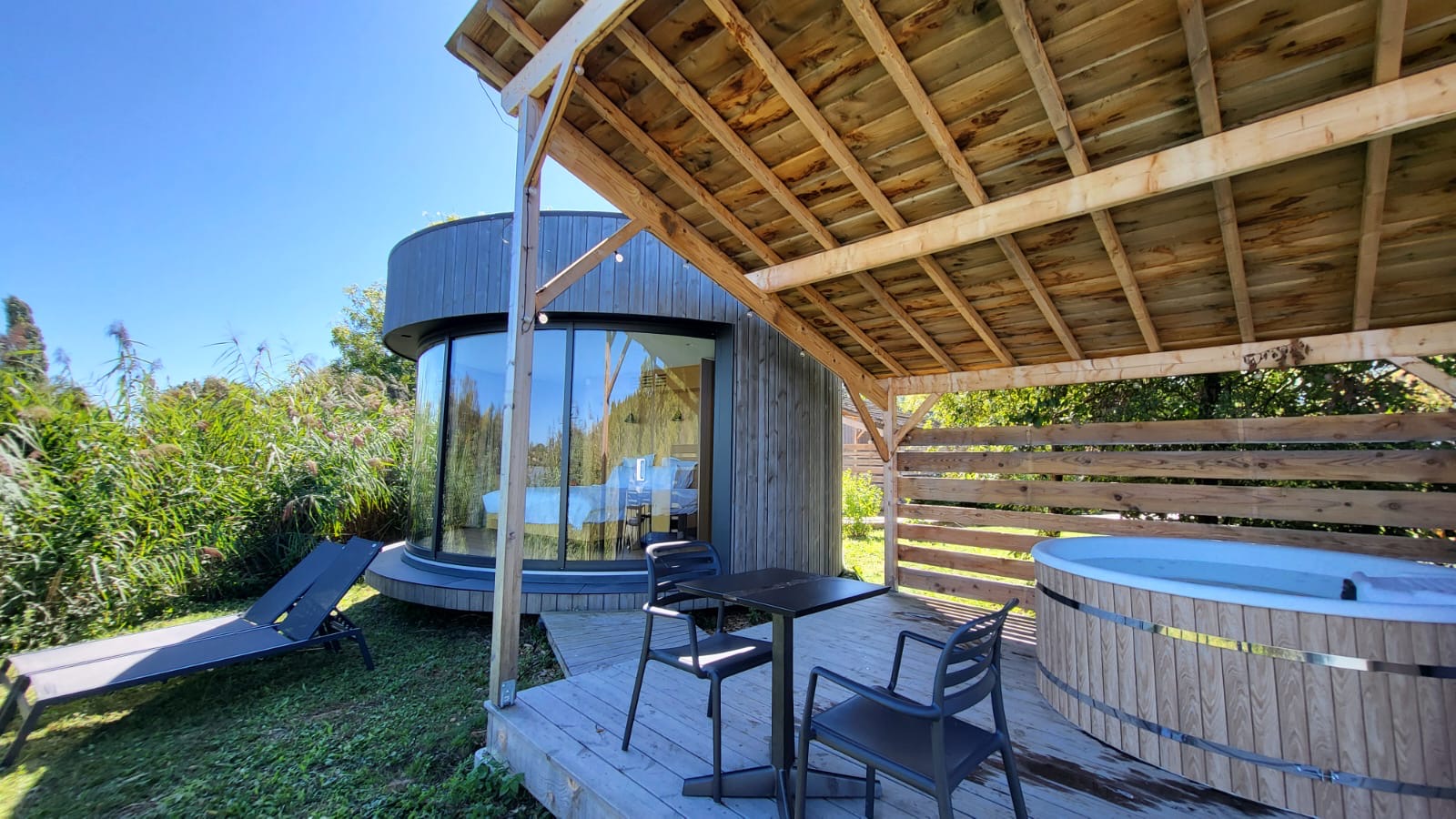 lumipod spa ile avec jacuzzi