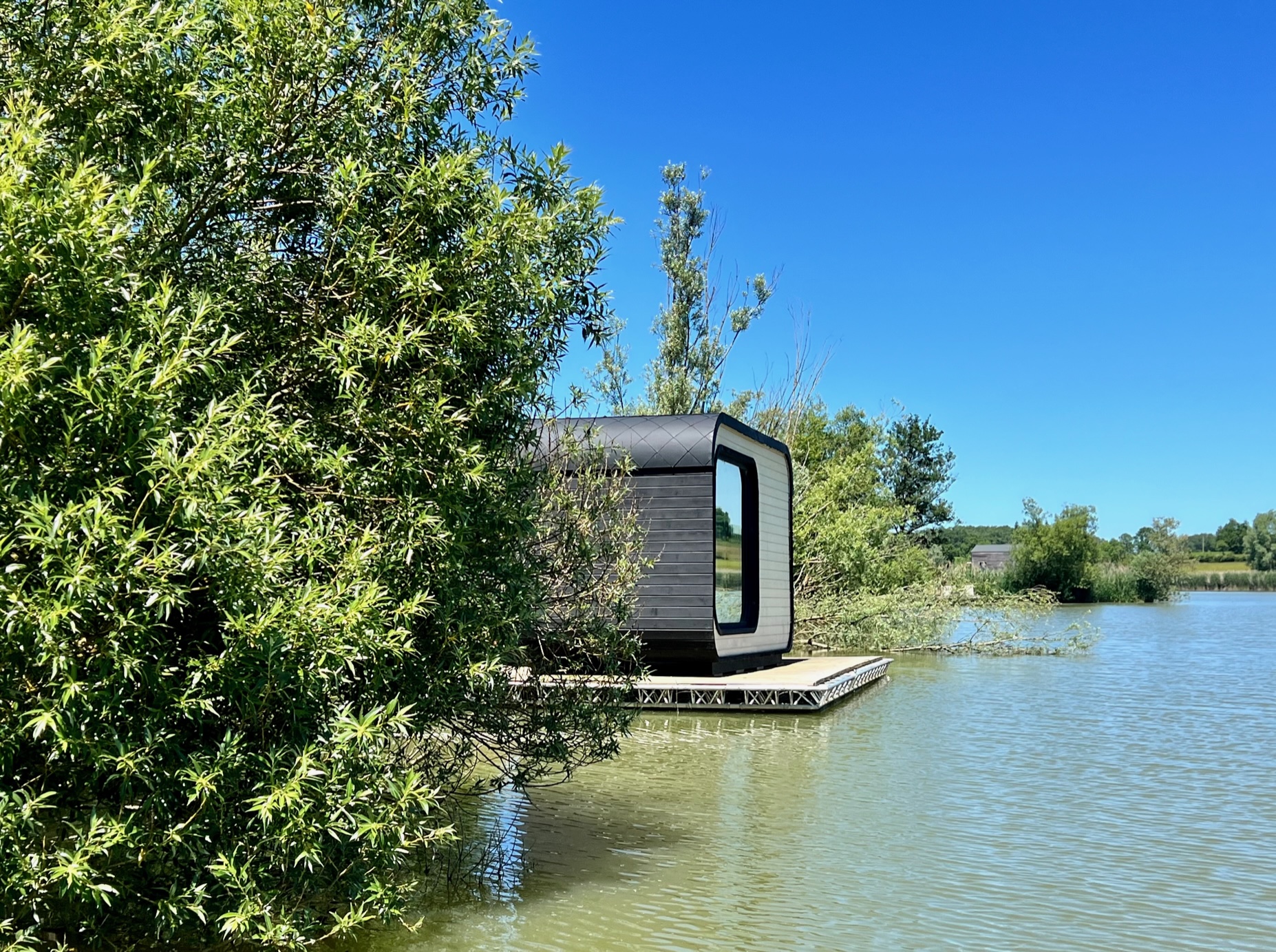 cabane flottante héron domaine des feuilles